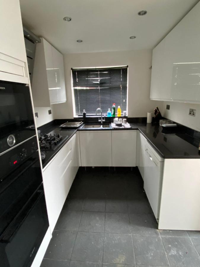 Theldon Apartment Luton  Ngoại thất bức ảnh