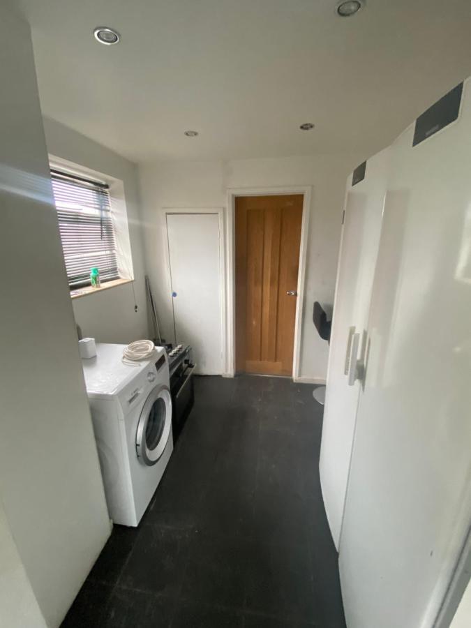 Theldon Apartment Luton  Ngoại thất bức ảnh