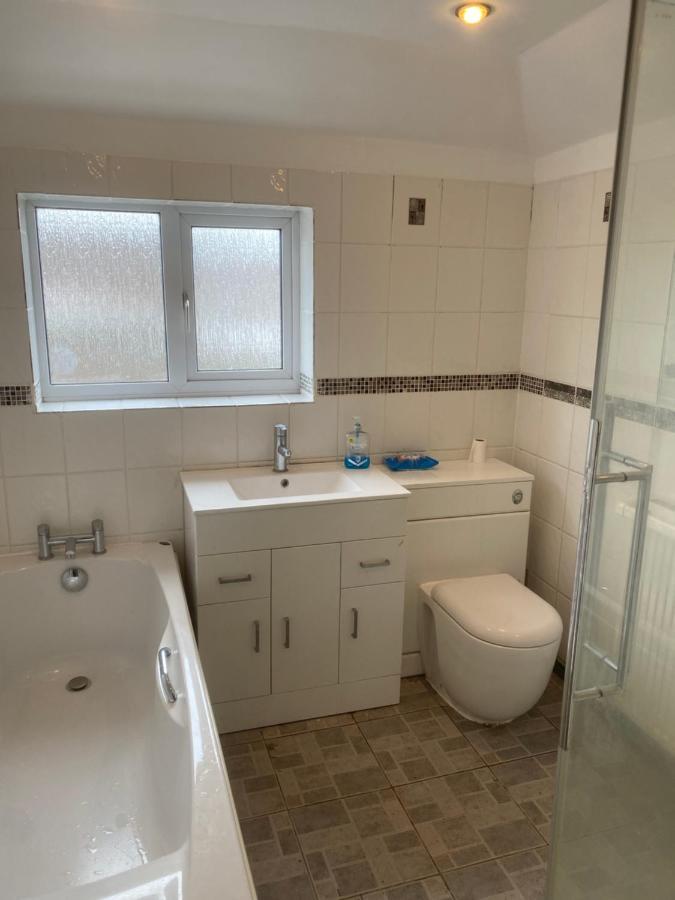 Theldon Apartment Luton  Ngoại thất bức ảnh
